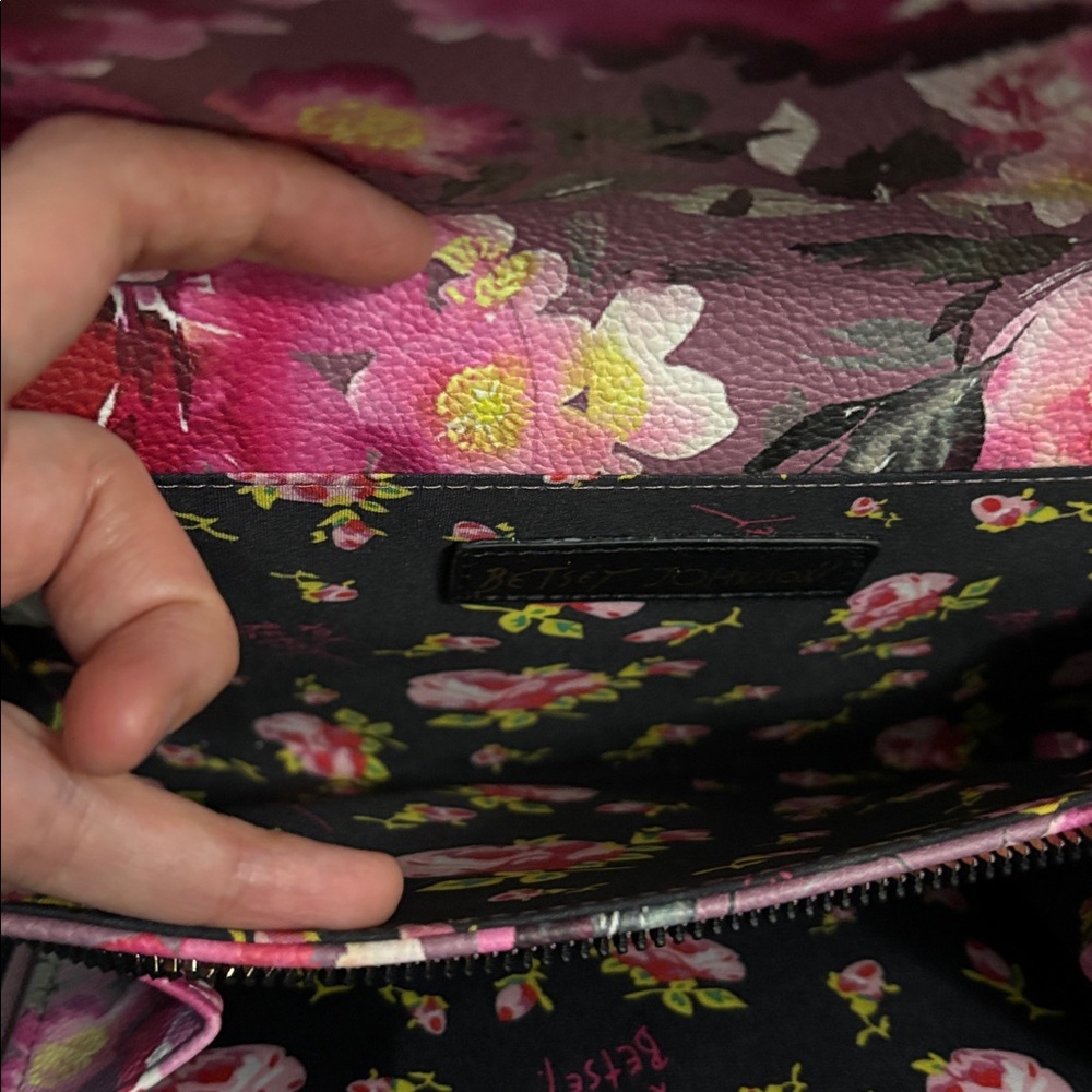 Betsey Johnson Shoulder And Crossbody Purse FloralDesign Adjustable Straps NWOTS - Picture 7 of 13